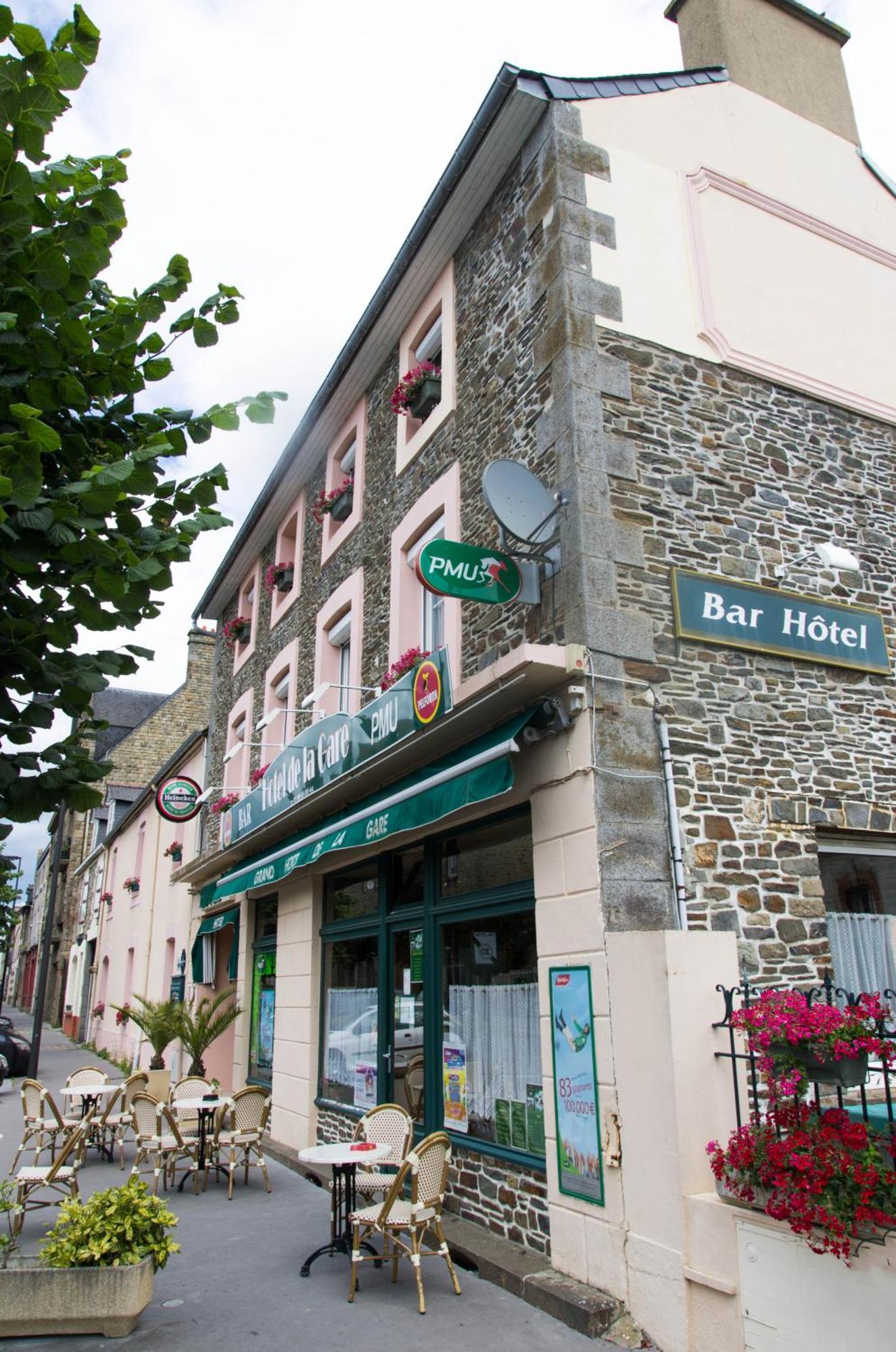 Hotel De La Gare Dol-de-Bretagne Exterior photo