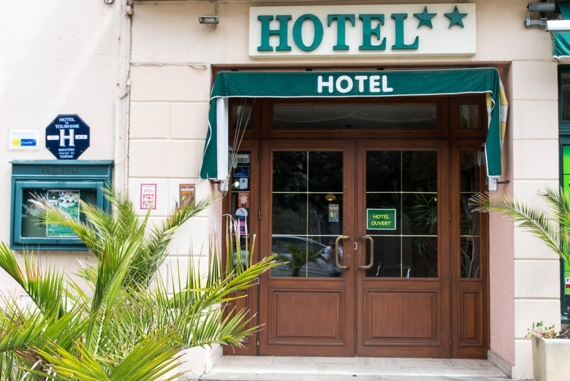 Hotel De La Gare Dol-de-Bretagne Exterior photo