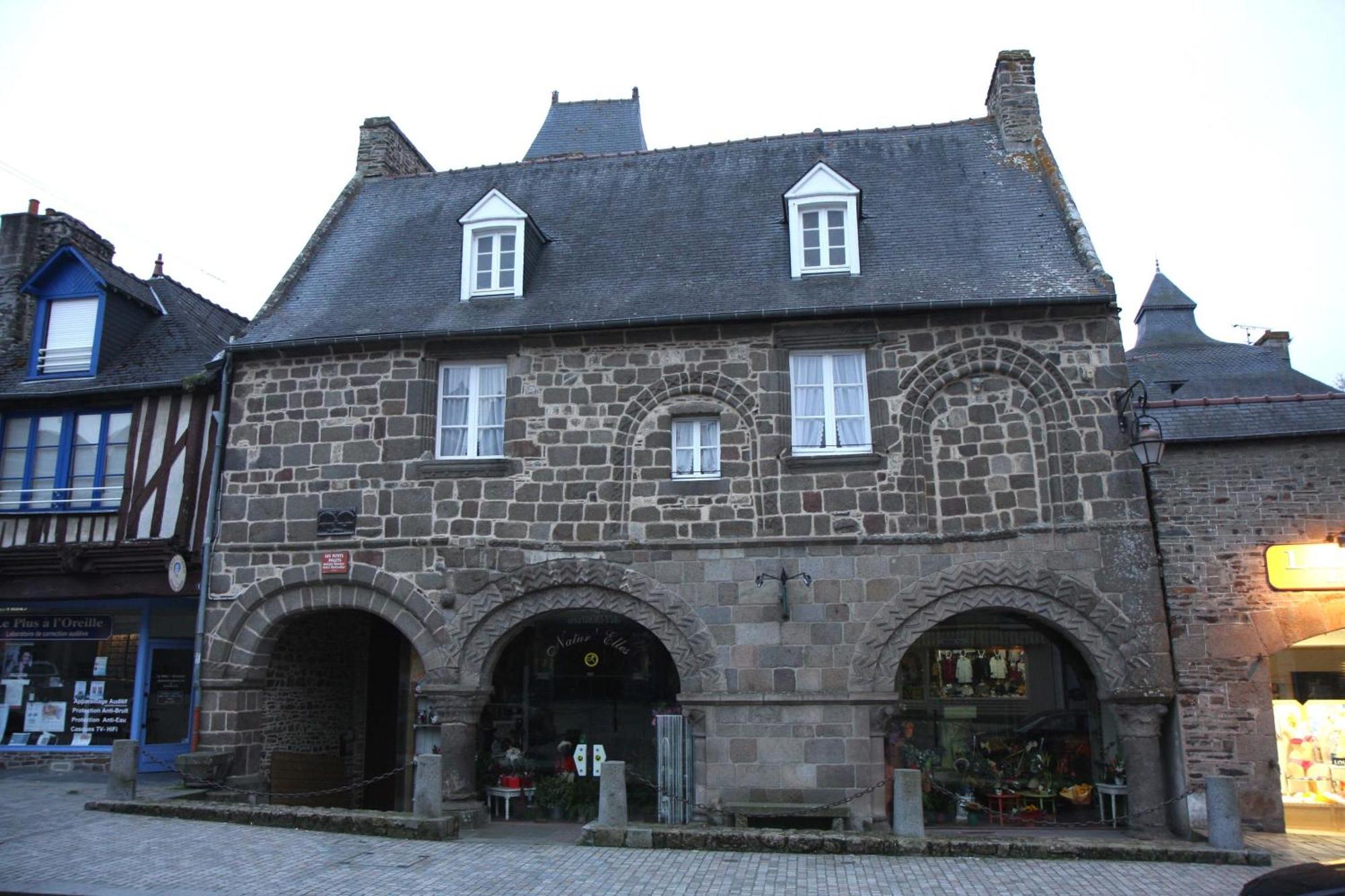 Hotel De La Gare Dol-de-Bretagne Exterior photo